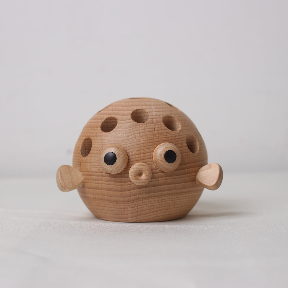 Creative multifunctional fugu pen holder