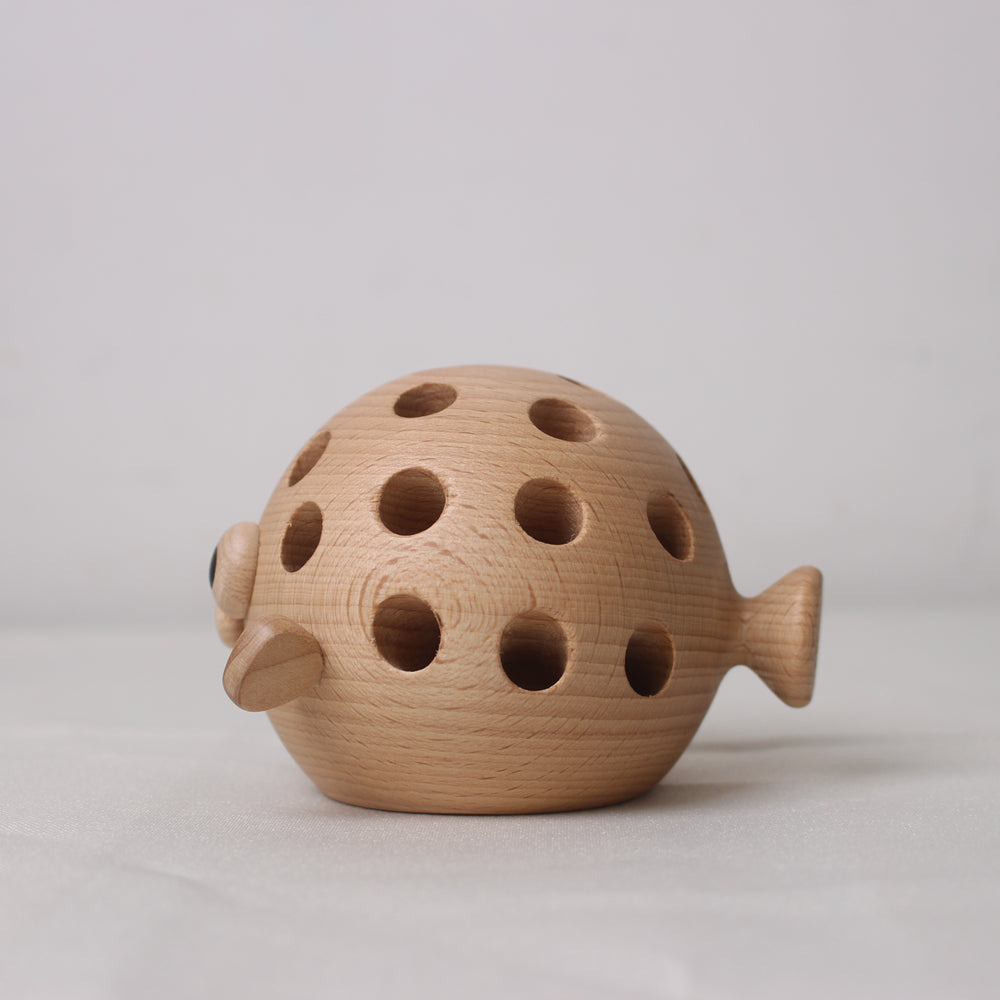 Creative multifunctional fugu pen holder