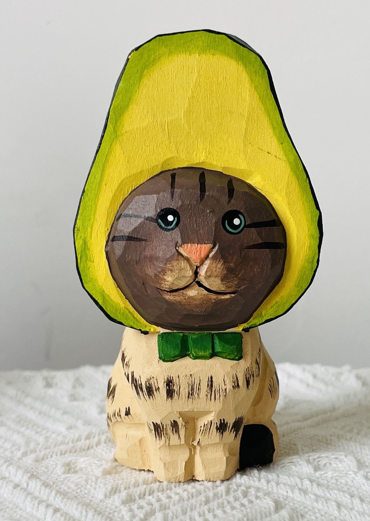 Creative hand-carved painted cat Figurine